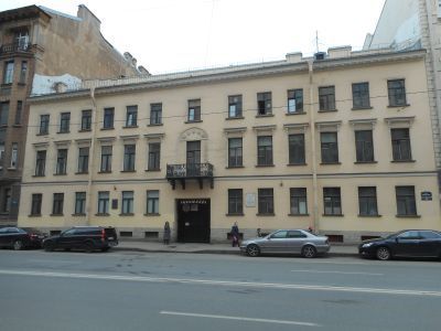 Дом, где жили: в 1855-1858 гг. - композитор Чайковский П.И., в 1861-1914 гг. - географ Семенов-Тян-Шанский П.П., в 1851-1881 гг. - экономист Заблоцкий-Десятовский А.П.