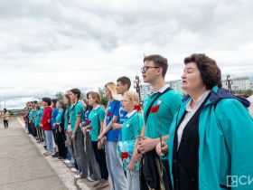 В Якутске юные дипломаты почтили память героев Великой Отечественной войны
