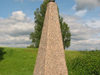 Обелиск, сооруженный на месте битвы войск генерала Платова Матвея Ивановича с французскими войсками в 1812 г.