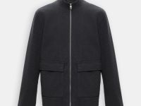 Куртка с накладными карманами