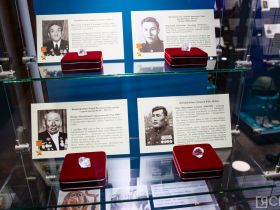 В Якутии открылась выставка «Алмазы героев России»