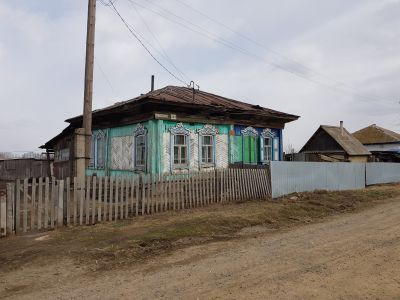 Деревянный жилой дом начала XX века с богатым резным декором