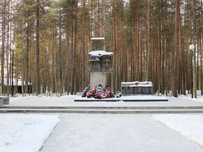 Братская могила 56 советских воинов, погибших в боях с фашистскими захватчиками в сентябре 1944 года