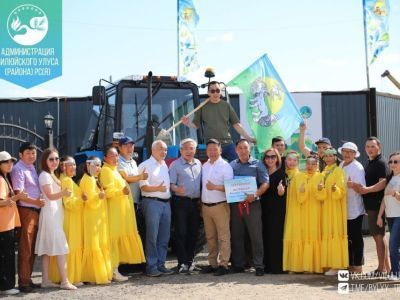 Алмазники подарили жителям Арылахского наслега новый трактор