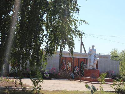 Памятник погибшим советским воинам