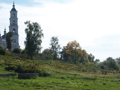 Сквер П.Ушкова с подпорными стенами и чугунной решеткой