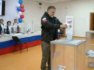 Члены правительства Якутии принимают участие в голосовании на выборах в Госдуму
