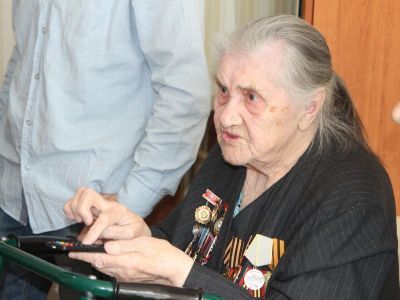 Якутские министры подключают ветеранов к цифровому телевидению