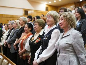 Матерям Якутии вручили госнаграды с денежным вознаграждением