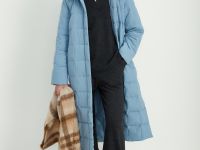 Стеганое утепленное пальто с капюшоном