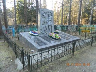 Братская могила 28 советских воинов, погибших в 1943 г. в боях с немецо-фашистскими захватчиками