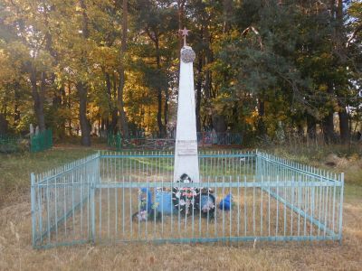 Братская могила 30 советских воинов, погибших в 1943 г. в боях с немецко-фашистскими захватчиками при освобождении деревни