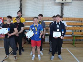 21 команда словацких школьников сразилась в мас-рестлинге