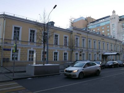 Здание Московского театрального училища им. М.С. Щепкина, в котором учились М.Н. Ермолова и П.М. Садовский, А.А. Остужев и А.А. Яблочкина, В.Д. Тихомиров и Е.В. Гельцер, М.М. Плисецкая и многие другие выдающиеся деятели русской сцены