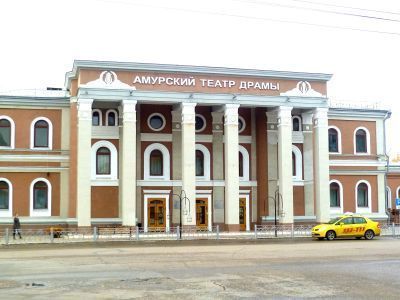 Здание (бывший дом общественного собрания с театральным залом), ныне драматический театр