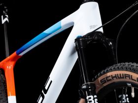 Горный велосипед Cube Reaction C:62 SLX Teamline, год 2025, цвет Белый-Синий, ростовка 18