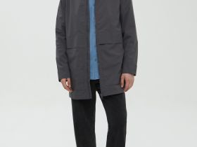 Плащ прямого силуэта