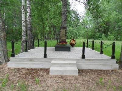 Братская могила советских воинов, погибших в боях с фашистами