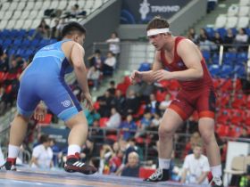 Борец Евгений Аронов завоевал первое для сборной Якутии золото турнира Романа Дмитриева