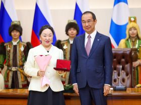 Айсен Николаев вручил государственные награды отличившимся якутянам