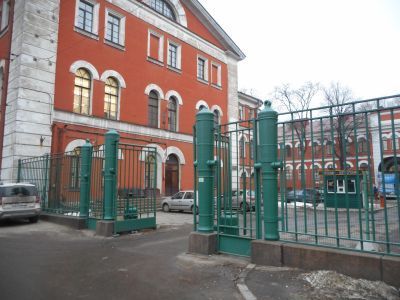 Ограда с пушками