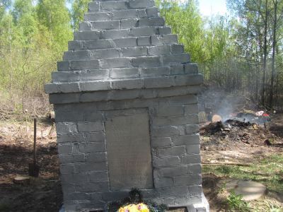 Братская могила 4 советских воинов, погибших в 1941 и 1943 гг. в боях с немецко-фашистскими захватчиками