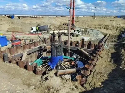 На левом берегу Лены бетонируют ростверк второй опоры Ленского моста