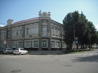 Бывшая городская управа (ныне - райком КПСС и райисполком)