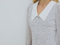 Платье мини из шифона в горошек, Белый