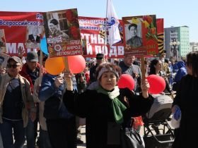 Фото. В Якутске акция «Бессмертный полк» собрала более 50 тысяч человек