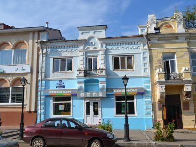 Жилой дом с торговой лавкой