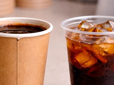 Пластиковые стаканчики оказались безопаснее бумажных