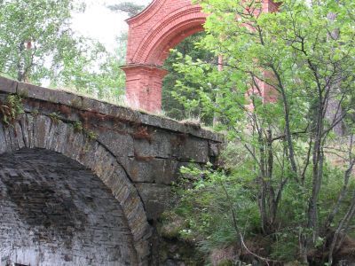 Владимирский мост с аркой через канал по дороге на Скитский остров