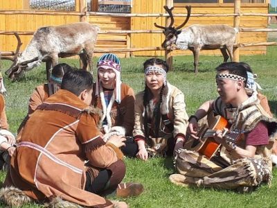 В учебнике тундренного юкагирского языка использовали тексты Семена, Гаврила и Николая Куриловых