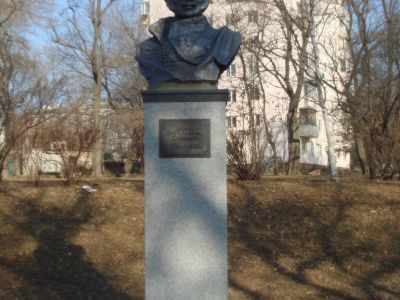 Памятник (бюст) герою Отечественной войны 1812 года Денису Давыдову