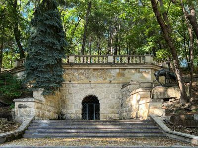 Грот у источника № 4 "Мужские слезы"