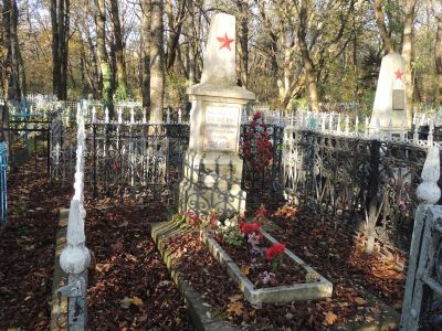 Братская могила воинов, павших в боях при обороне г. Ставрополя в период гражданской войны