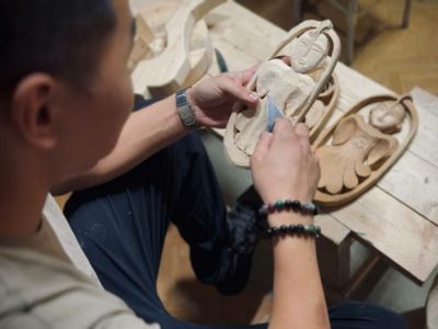 Ветеран СВО открыл в Якутске мастерскую по дереву