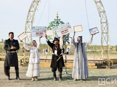 На Ысыахе Олонхо определены победители конкурса лучших исполнителей якутского эпоса