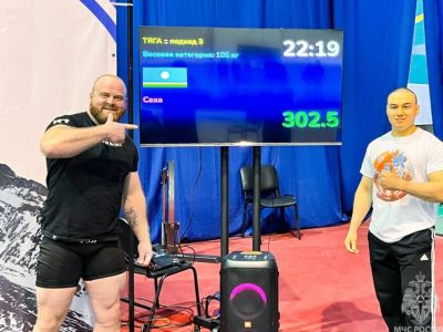 Сотрудник МЧС Якутии установил новые рекорды по пауэрлифтингу