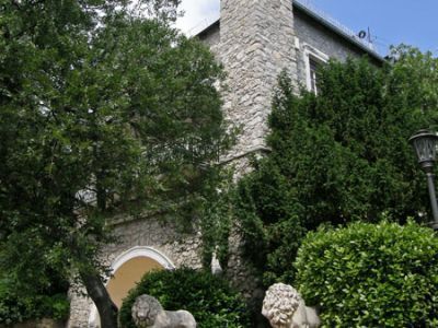 Львы с шаром у корпуса №4