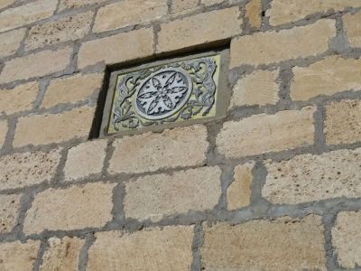 Каменный рельеф-деталь архитектурного декора