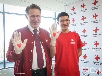 Михаил Мурашко поблагодарил волонтеров-медиков Якутии за вклад в борьбу с пандемией