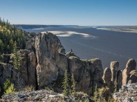 Сплав по реке Лена с посещением Ленских Столбов, тукуланов-песков Самыс Кумага и Кысыл Элэсин