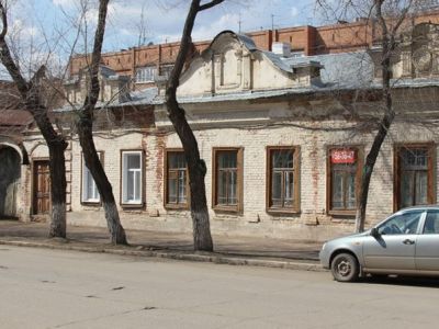 Усадьба купца Д.П. Петрова. Дом жилой с въездными воротами