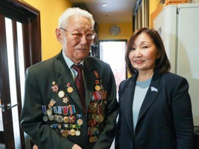 Народный депутат Алена Атласова поздравила ветеранов войны и тыла с наступающим Днем Победы