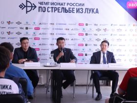 Сборной Якутии по стрельбе из лука вручили спортивную форму перед чемпионатом России