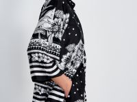 Блузка с укороченным рукавом и принтом