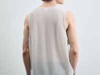 Молочная спортивная майка из сетки с принтом Глория Джинс