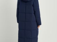 Утепленное пальто с капюшоном и воротником-стойкой